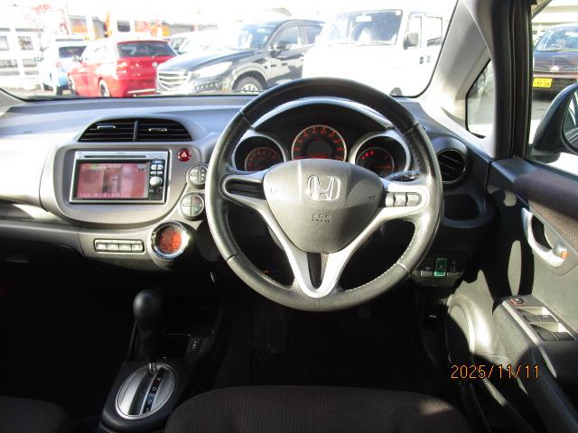 フィット Ｘ　４ＷＤ　ナビ　ワンセグ　Ｂカメラ　ＥＴＣ　ＰＳ　ＰＷ　ＡＢＳ（10枚目）