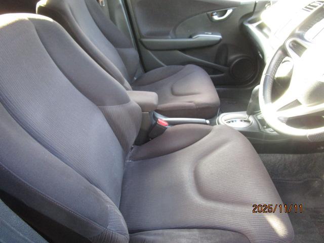 フィット Ｘ　４ＷＤ　ナビ　ワンセグ　Ｂカメラ　ＥＴＣ　ＰＳ　ＰＷ　ＡＢＳ（12枚目）