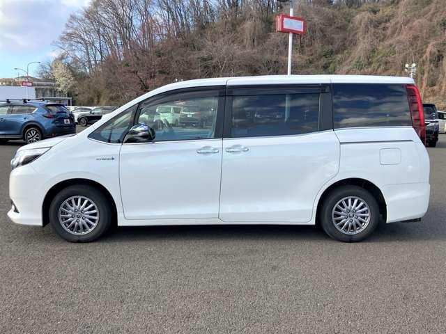 エスクァイア ハイブリッドＧｉ　ブラックテーラード　ワンオーナー／禁煙車／セーフティセンスＣ／アルパインフリップダウンモニター／両側電動スライドドア／アルパインナビ／フルセグＴＶ／ＤＶＤ／Ｂｌｕｅｔｏｏｔｈ／バックカメラ／ＬＥＤヘッドライト／ＥＴＣ／（8枚目）