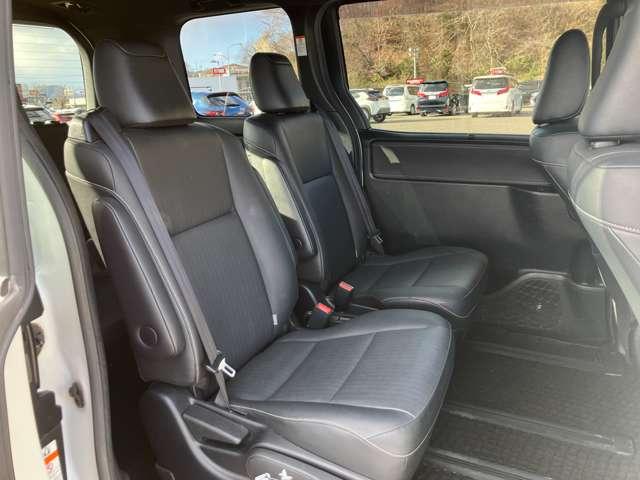 エスクァイア ハイブリッドＧｉ　ブラックテーラード　ワンオーナー／禁煙車／セーフティセンスＣ／アルパインフリップダウンモニター／両側電動スライドドア／アルパインナビ／フルセグＴＶ／ＤＶＤ／Ｂｌｕｅｔｏｏｔｈ／バックカメラ／ＬＥＤヘッドライト／ＥＴＣ／（18枚目）