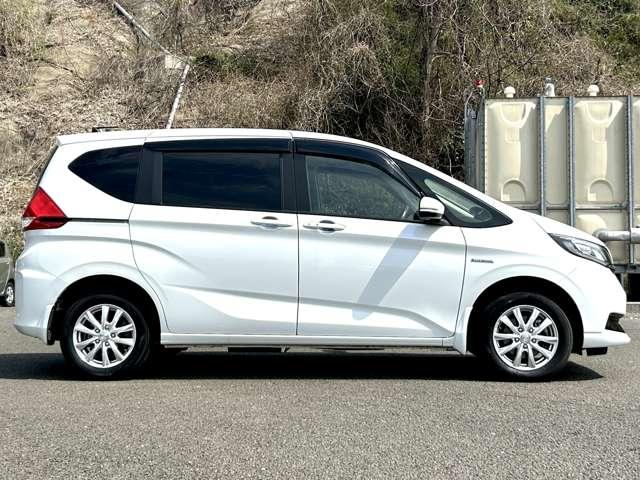 フリード＋ハイブリッド ハイブリッドＧ・ホンダセンシング　４ＷＤ　４ＷＤ／ホンダセンシング／アダブティブクルーズコントロール／ギャザーズナビ／フルセグＴＶ／ＤＶＤ／Ｂｌｕｅｔｏｏｔｈ対応／バックカメラ／ＬＥＤヘッドライト／オートライト／シートヒーター／純正ＥＴＣ／（8枚目）