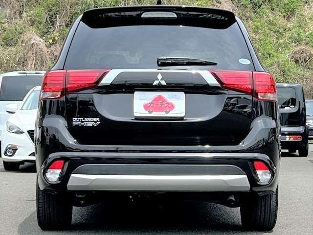 アウトランダーＰＨＥＶ Ｇナビパッケージ　４ＷＤ　４ＷＤ／禁煙車／２７年後期型／Ｅアシスト／マルチアラウンドモニター／純正ナビ／フルセグＴＶ／ＤＶＤ／Ｂｌｕｅｔｏｏｔｈ対応／ＬＥＤヘッドライト／オートライト／純正アルミ／シートヒーター／パワーシート／（7枚目）