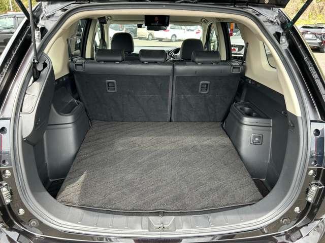 アウトランダーＰＨＥＶ Ｇナビパッケージ　４ＷＤ　４ＷＤ／禁煙車／２７年後期型／Ｅアシスト／マルチアラウンドモニター／純正ナビ／フルセグＴＶ／ＤＶＤ／Ｂｌｕｅｔｏｏｔｈ対応／ＬＥＤヘッドライト／オートライト／純正アルミ／シートヒーター／パワーシート／（22枚目）