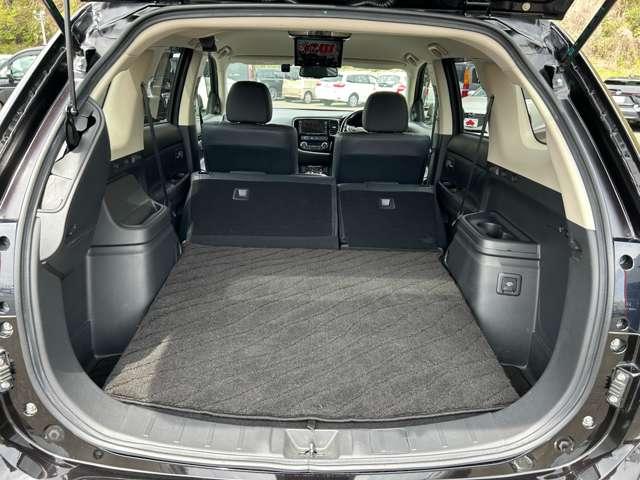 アウトランダーＰＨＥＶ Ｇナビパッケージ　４ＷＤ　４ＷＤ／禁煙車／２７年後期型／Ｅアシスト／マルチアラウンドモニター／純正ナビ／フルセグＴＶ／ＤＶＤ／Ｂｌｕｅｔｏｏｔｈ対応／ＬＥＤヘッドライト／オートライト／純正アルミ／シートヒーター／パワーシート／（23枚目）