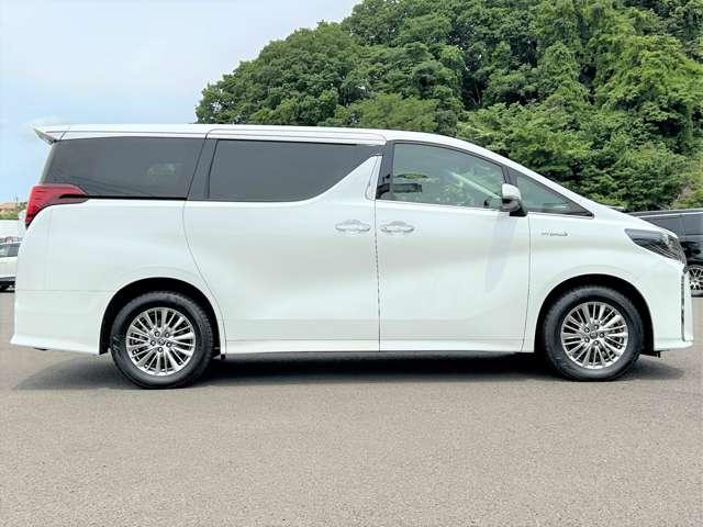 アルファードハイブリッド ＳＲ　４ＷＤ　４ＷＤ／禁煙車／セーフティセンス／アダブティブクルーズコントロール／純正ナビ／フルセグＴＶ／ＤＶＤ／Ｂｌｕｅｔｏｏｔｈ対応／バックカメラ／フリップダウンモニター／スマートキー／ＥＴＣ２．０／（8枚目）