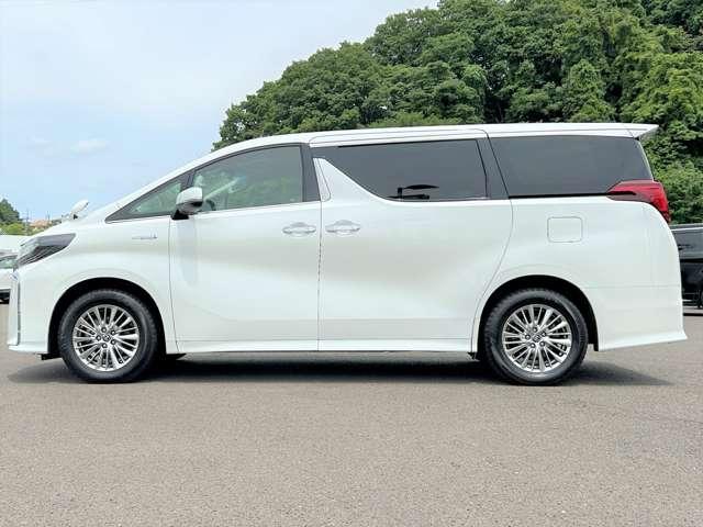 アルファードハイブリッド ＳＲ　４ＷＤ　４ＷＤ／禁煙車／セーフティセンス／アダブティブクルーズコントロール／純正ナビ／フルセグＴＶ／ＤＶＤ／Ｂｌｕｅｔｏｏｔｈ対応／バックカメラ／フリップダウンモニター／スマートキー／ＥＴＣ２．０／（9枚目）