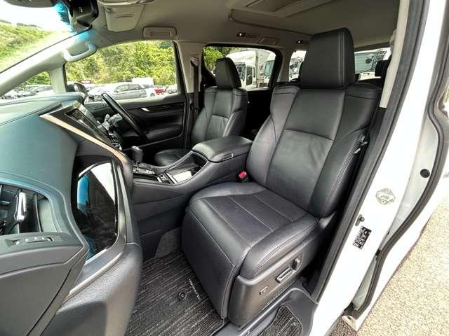 アルファードハイブリッド ＳＲ　４ＷＤ　４ＷＤ／禁煙車／セーフティセンス／アダブティブクルーズコントロール／純正ナビ／フルセグＴＶ／ＤＶＤ／Ｂｌｕｅｔｏｏｔｈ対応／バックカメラ／フリップダウンモニター／スマートキー／ＥＴＣ２．０／（20枚目）
