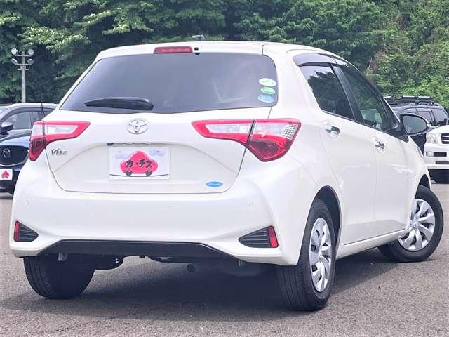 ヴィッツ Ｆ　セーフティーエディションＩＩ　禁煙車／衝突被害軽減ブレーキ／レーンキープ／ドライブレコーダー／スマートキー／ＥＴＣ／アイドリングストップ／横滑り防止装置／ワンセグナビ／Ｂｌｕｅｔｏｏｔｈ／バックカメラ／パワーウィンドウ／パワステ／（5枚目）