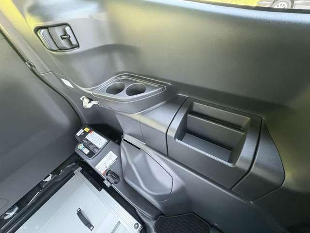 ノア ２．０Ｓ－ＧウェルＣ車いす仕様車ＩＩ３ｒｄシート無　ワンオーナー／禁煙車／衝突被害軽減ブレーキ／アダブティブクルーズコントロール／両側スライド片側電動ドア／ナビ／Ｂｌｕｅｔｏｏｔｈ対応／バックカメラ／ＬＥＤヘッドライト／スマートキー／電動スロープ／（23枚目）