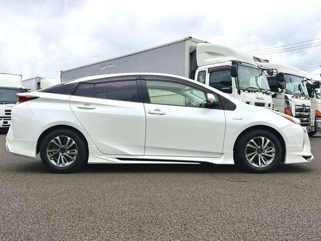 プリウス Ｓ　禁煙車／モデリスタエアロ／衝突被害軽減ブレーキ／アダブティブクルーズコントロール／純正ナビ／フルセグＴＶ／Ｂｌｕｅｔｏｏｔｈ／バックカメラ／ＬＥＤヘッドライト／スマートキー／ＥＴＣ／オートエアコン／（8枚目）