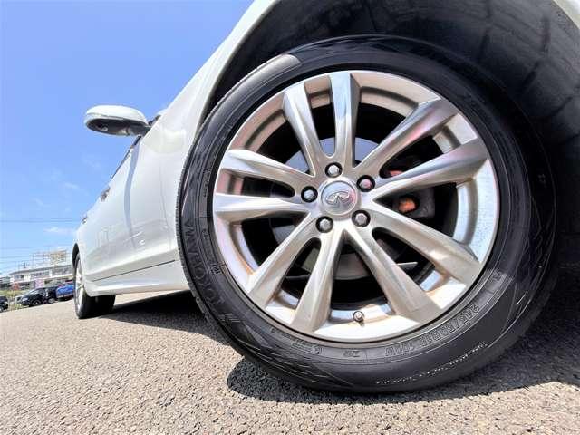 フーガ ２５０ＧＴ　禁煙車／全方位運転支援システム／アダブティブクルーズコントロール／ＢＳＭ／パワーシート／スマートキー／ＥＴＣ／ドライブレコーダー／全周囲カメラ／フルセグナビ／Ｂｌｕｅｔｏｏｔｈ対応／障害物センサー／（12枚目）