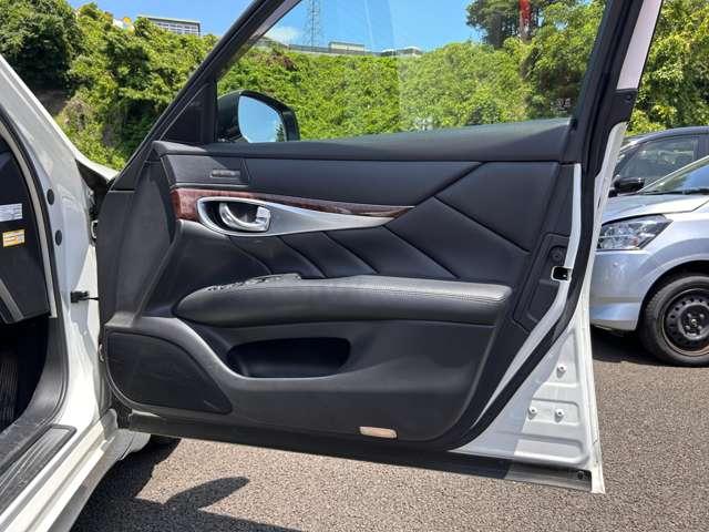 フーガ ２５０ＧＴ　禁煙車／全方位運転支援システム／アダブティブクルーズコントロール／ＢＳＭ／パワーシート／スマートキー／ＥＴＣ／ドライブレコーダー／全周囲カメラ／フルセグナビ／Ｂｌｕｅｔｏｏｔｈ対応／障害物センサー／（45枚目）