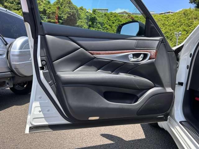 フーガ ２５０ＧＴ　禁煙車／全方位運転支援システム／アダブティブクルーズコントロール／ＢＳＭ／パワーシート／スマートキー／ＥＴＣ／ドライブレコーダー／全周囲カメラ／フルセグナビ／Ｂｌｕｅｔｏｏｔｈ対応／障害物センサー／（46枚目）