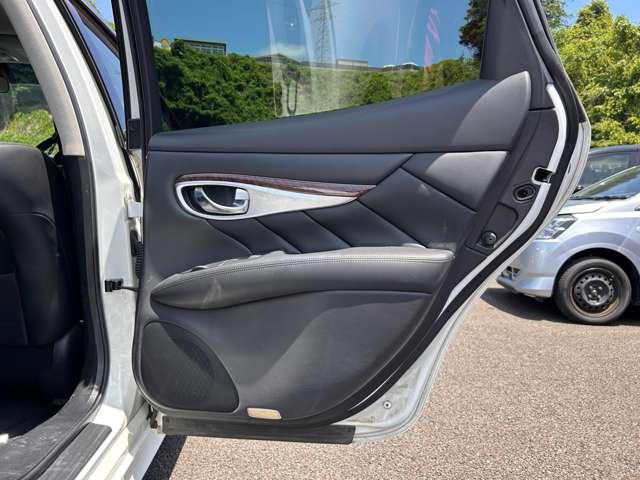 フーガ ２５０ＧＴ　禁煙車／全方位運転支援システム／アダブティブクルーズコントロール／ＢＳＭ／パワーシート／スマートキー／ＥＴＣ／ドライブレコーダー／全周囲カメラ／フルセグナビ／Ｂｌｕｅｔｏｏｔｈ対応／障害物センサー／（47枚目）
