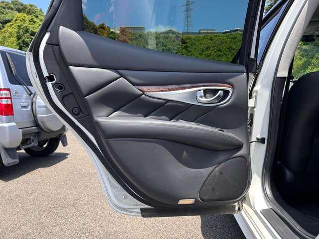 フーガ ２５０ＧＴ　禁煙車／全方位運転支援システム／アダブティブクルーズコントロール／ＢＳＭ／パワーシート／スマートキー／ＥＴＣ／ドライブレコーダー／全周囲カメラ／フルセグナビ／Ｂｌｕｅｔｏｏｔｈ対応／障害物センサー／（48枚目）