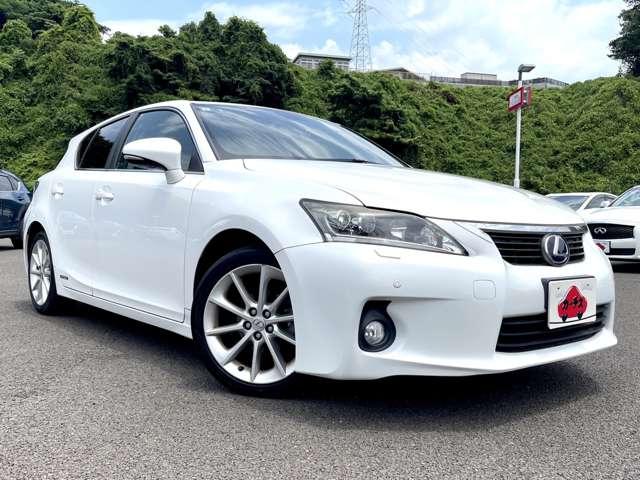 ＣＴ ＣＴ２００ｈ　バージョンＣ　禁煙車／サンルーフ／クルーズコントロール／シートヒーター／純正ナビ／フルセグＴＶ／ＤＶＤ／バックカメラ／ＬＥＤヘッドライト／オートライト／純正アルミ／ビルトインＥＴＣ／スマートキー／障害物センサー／（4枚目）