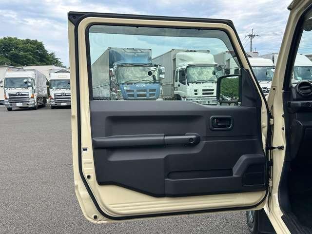 ジムニー ６６０ＸＬ　４名　ワンオーナー車！４ＷＤ！禁煙車！衝突被害軽減ブレーキ！オートライト！シートヒーター！キーレスプッシュスタートシステム！アイドリングストップ！レーンキープアシスト！横滑り防止装置！純正アルミホイール！（19枚目）