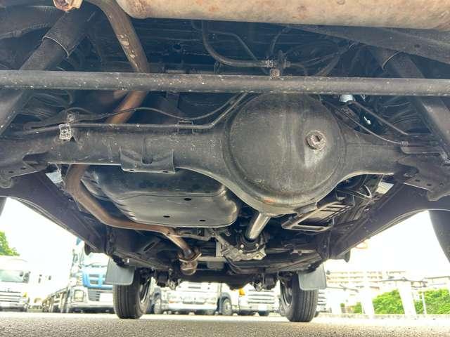 ジムニー ６６０ＸＬ　４名　ワンオーナー車！４ＷＤ！禁煙車！衝突被害軽減ブレーキ！オートライト！シートヒーター！キーレスプッシュスタートシステム！アイドリングストップ！レーンキープアシスト！横滑り防止装置！純正アルミホイール！（26枚目）
