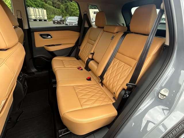 エクストレイル Ｇ　ｅ－４ＯＲＣＥ　４ＷＤ　４ＷＤ／禁煙車／２トーンルーフ／３６０度セーフティアシスト／プロパイロット／タンナッパ革シート／純正ナビ／フルセグＴＶ／Ｂｌｕｅｔｏｏｔｈ対応／インテリジェントアラウンドビューモニター＆ルームミラー／（18枚目）