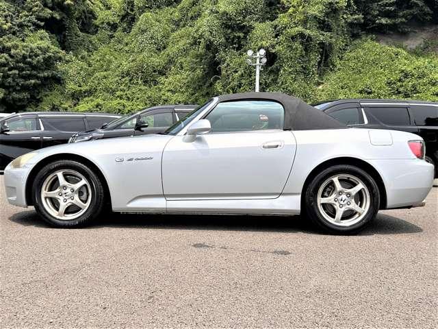 Ｓ２０００ ２．０　２名　６速ＭＴ！ＤＶＤナビ！オーディオデッキ！ＣＤ＆ＭＤ！ＥＴＣ！キーレス！プッシュスタート！シガーソケット！本革シート！ＨＩＤヘッドライト！フォグランプ！純正１６インチアルミホール！マニュアルエアコン！（9枚目）
