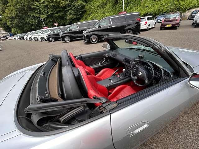 Ｓ２０００ ２．０　２名　６速ＭＴ！ＤＶＤナビ！オーディオデッキ！ＣＤ＆ＭＤ！ＥＴＣ！キーレス！プッシュスタート！シガーソケット！本革シート！ＨＩＤヘッドライト！フォグランプ！純正１６インチアルミホール！マニュアルエアコン！（15枚目）
