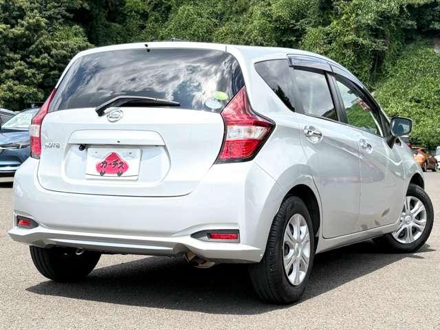 ノート １．２　Ｘ　ＤＩＧ－Ｓ　５名　禁煙車！衝突被害軽減ブレーキ！メモリーナビ！バックモニター！Ｂｌｕｅｔｏｏｔｈ対応！ＥＴＣ！スマートキー＆プッシュスタート！アイドリングストップ！横滑り防止装置！レーンキープアシスト！オートライト！（5枚目）