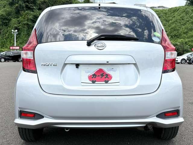ノート １．２　Ｘ　ＤＩＧ－Ｓ　５名　禁煙車！衝突被害軽減ブレーキ！メモリーナビ！バックモニター！Ｂｌｕｅｔｏｏｔｈ対応！ＥＴＣ！スマートキー＆プッシュスタート！アイドリングストップ！横滑り防止装置！レーンキープアシスト！オートライト！（7枚目）