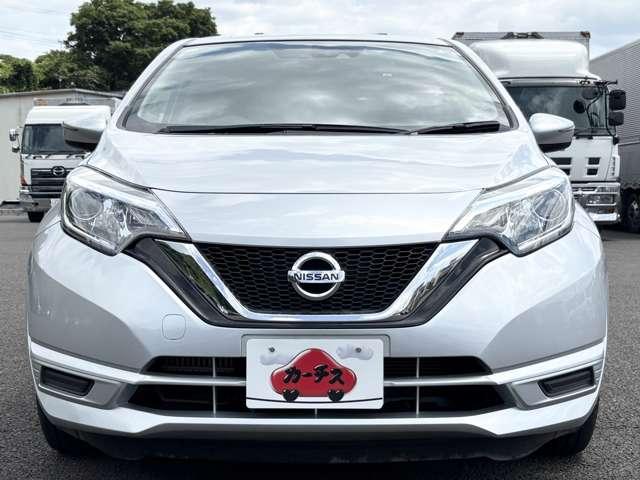 ノート １．２　Ｘ　ＤＩＧ－Ｓ　５名　禁煙車！衝突被害軽減ブレーキ！メモリーナビ！バックモニター！Ｂｌｕｅｔｏｏｔｈ対応！ＥＴＣ！スマートキー＆プッシュスタート！アイドリングストップ！横滑り防止装置！レーンキープアシスト！オートライト！（10枚目）