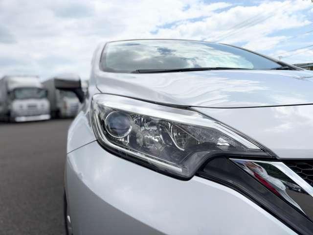 ノート １．２　Ｘ　ＤＩＧ－Ｓ　５名　禁煙車！衝突被害軽減ブレーキ！メモリーナビ！バックモニター！Ｂｌｕｅｔｏｏｔｈ対応！ＥＴＣ！スマートキー＆プッシュスタート！アイドリングストップ！横滑り防止装置！レーンキープアシスト！オートライト！（13枚目）