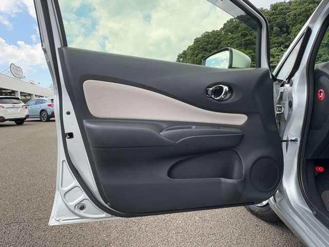 ノート １．２　Ｘ　ＤＩＧ－Ｓ　５名　禁煙車！衝突被害軽減ブレーキ！メモリーナビ！バックモニター！Ｂｌｕｅｔｏｏｔｈ対応！ＥＴＣ！スマートキー＆プッシュスタート！アイドリングストップ！横滑り防止装置！レーンキープアシスト！オートライト！（43枚目）