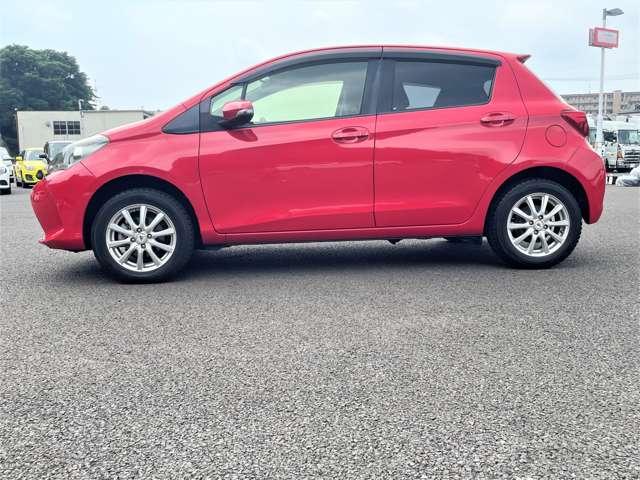 ヴィッツ １．３Ｕ　４ＷＤ　ワンオーナー！４ＷＤ！禁煙車！メモリーナビ！バックカメラ！Ｂｌｕｅｔｏｏｔｈオーディオ！フルセグＴＶ！ＥＴＣ！パワステ！シートヒーター！スマートキー＆プッシュスタート！横滑り防止装置！１５インチＡＷ！（8枚目）