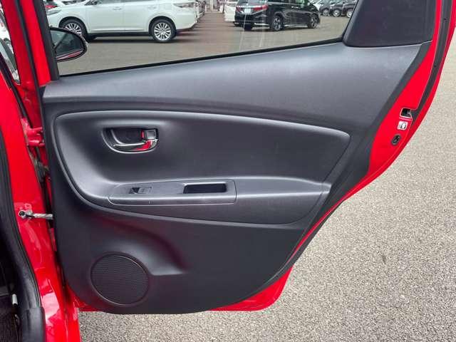ヴィッツ １．３Ｕ　４ＷＤ　ワンオーナー！４ＷＤ！禁煙車！メモリーナビ！バックカメラ！Ｂｌｕｅｔｏｏｔｈオーディオ！フルセグＴＶ！ＥＴＣ！パワステ！シートヒーター！スマートキー＆プッシュスタート！横滑り防止装置！１５インチＡＷ！（25枚目）