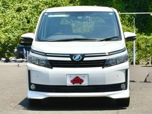 ヴォクシー １．８ハイブリッド　７名　禁煙車！衝突被害軽減ブレーキ！クルーズコントロール！後席モニター！両側パワースライドドア！メモリーナビ！バックカメラ！Ｂｌｕｅｔｏｏｔｈ対応！フルセグＴＶ！ＥＴＣ２．０！オートライト！シートヒーター！（8枚目）