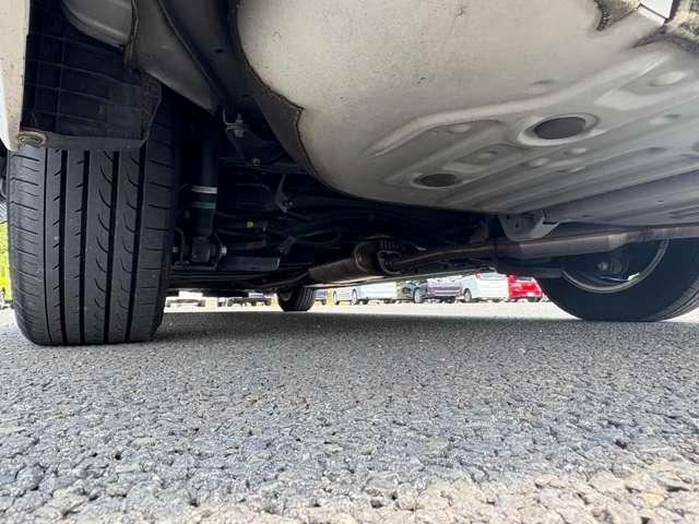 ヴォクシー １．８ハイブリッド　７名　禁煙車！衝突被害軽減ブレーキ！クルーズコントロール！後席モニター！両側パワースライドドア！メモリーナビ！バックカメラ！Ｂｌｕｅｔｏｏｔｈ対応！フルセグＴＶ！ＥＴＣ２．０！オートライト！シートヒーター！（29枚目）