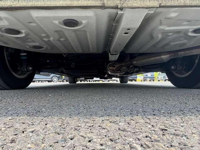 ヴォクシー １．８ハイブリッド　７名　禁煙車！衝突被害軽減ブレーキ！クルーズコントロール！後席モニター！両側パワースライドドア！メモリーナビ！バックカメラ！Ｂｌｕｅｔｏｏｔｈ対応！フルセグＴＶ！ＥＴＣ２．０！オートライト！シートヒーター！（30枚目）
