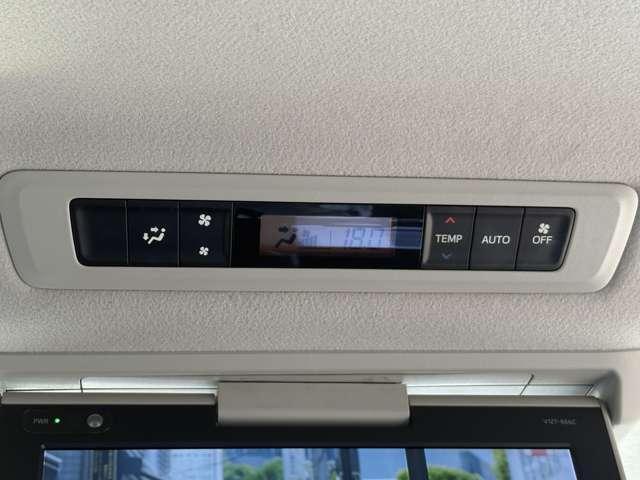 ヴォクシー １．８ハイブリッド　７名　禁煙車！衝突被害軽減ブレーキ！クルーズコントロール！後席モニター！両側パワースライドドア！メモリーナビ！バックカメラ！Ｂｌｕｅｔｏｏｔｈ対応！フルセグＴＶ！ＥＴＣ２．０！オートライト！シートヒーター！（49枚目）