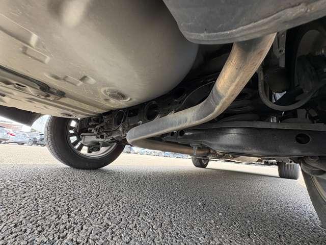 ハリアー プレミアム　禁煙車／衝突被害軽減ブレーキ／アダブティブクルーズコントロール／アイドリングストップ／横滑り防止装置／パワートランク／パワーシート／スマートキー／ＥＴＣ／パワーウィンドウ／パワステ／オートエアコン／（32枚目）