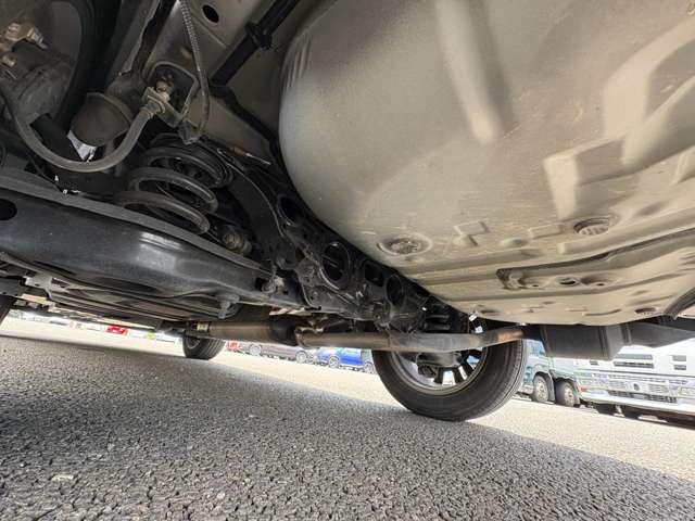 ハリアー プレミアム　禁煙車／衝突被害軽減ブレーキ／アダブティブクルーズコントロール／アイドリングストップ／横滑り防止装置／パワートランク／パワーシート／スマートキー／ＥＴＣ／パワーウィンドウ／パワステ／オートエアコン／（33枚目）