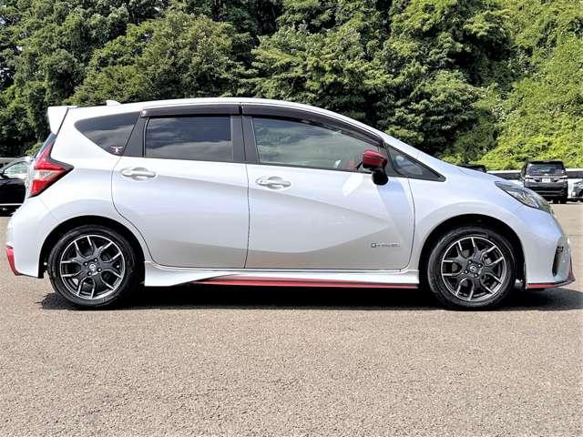 ノート ｅ－パワーニスモ　禁煙車／インテリジェントエマージェンシーブレーキ／車線逸脱警報／純正ナビ／フルセグＴＶ／ＤＶＤ／Ｂｌｕｅｔｏｏｔｈ対応／インテリジェントアラウンドビューモニター＆ルームミラー／ＬＥＤヘッドライト／（8枚目）