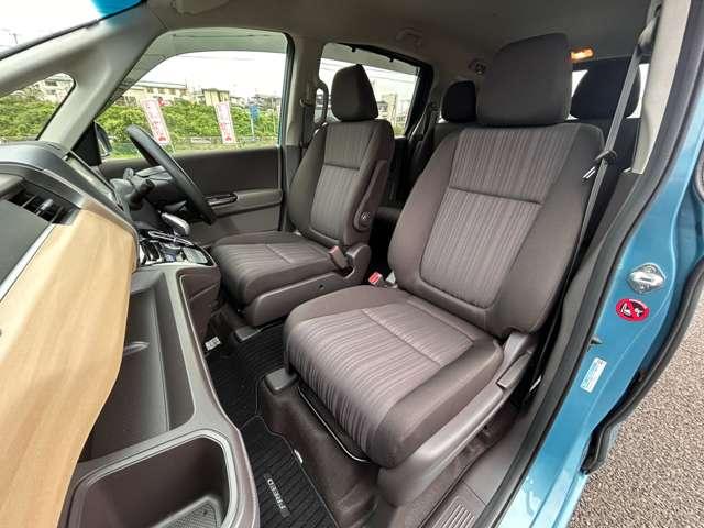 フリードハイブリッド ハイブリッド・Ｇ　クルーズコントロール／ストラーダナビ／フルセグＴＶ／ＤＶＤ／Ｂｌｕｅｔｏｏｔｈ／バックカメラ／パワースライドドア／ＬＥＤヘッドライト／オートライト／ＥＴＣ／スマートキーシステム／ドライブレコーダー／（16枚目）