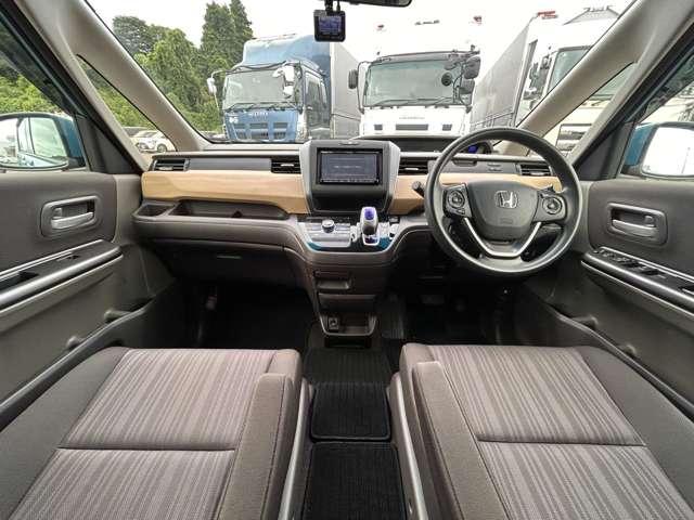 フリードハイブリッド ハイブリッド・Ｇ　クルーズコントロール／ストラーダナビ／フルセグＴＶ／ＤＶＤ／Ｂｌｕｅｔｏｏｔｈ／バックカメラ／パワースライドドア／ＬＥＤヘッドライト／オートライト／ＥＴＣ／スマートキーシステム／ドライブレコーダー／（28枚目）