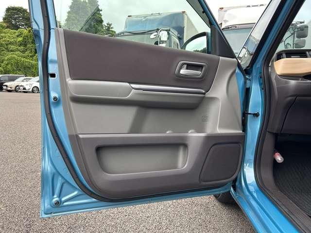フリードハイブリッド ハイブリッド・Ｇ　クルーズコントロール／ストラーダナビ／フルセグＴＶ／ＤＶＤ／Ｂｌｕｅｔｏｏｔｈ／バックカメラ／パワースライドドア／ＬＥＤヘッドライト／オートライト／ＥＴＣ／スマートキーシステム／ドライブレコーダー／（41枚目）