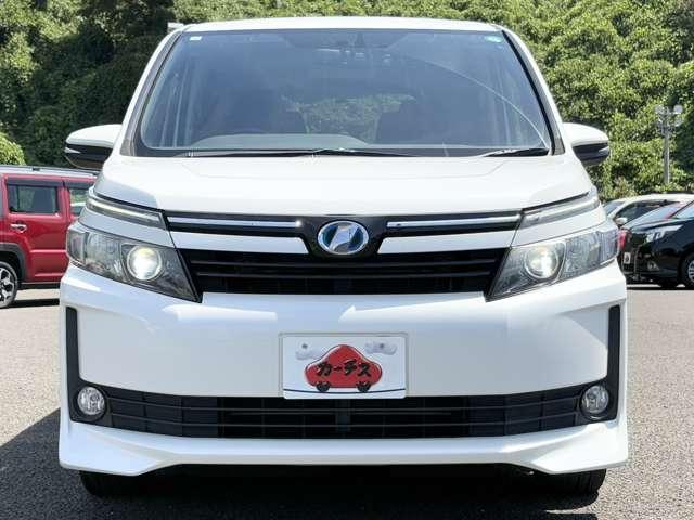 ヴォクシー １．８　ハイブリッドＶ　７名　禁煙車！クルーズコントロール！後席フリップダウンモニター！両側パワースライドドア！純正ナビ！バックカメラ！ＢＴ！フルセグＴＶ！ＥＴＣ！オートライト！シートヒーター！スマートキー＆プッシュスタート！（9枚目）