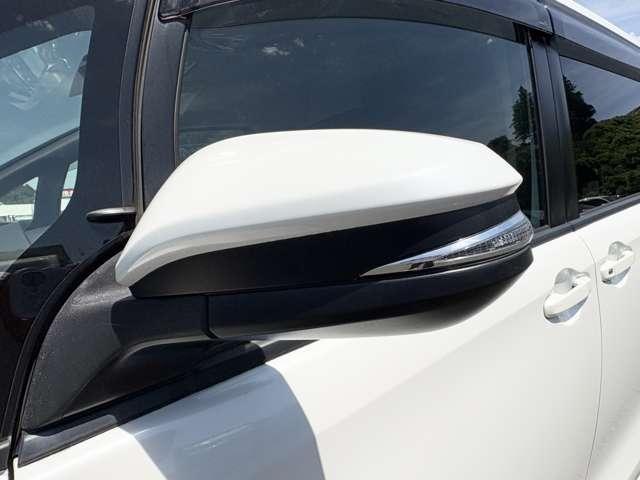 ヴォクシー １．８　ハイブリッドＶ　７名　禁煙車！クルーズコントロール！後席フリップダウンモニター！両側パワースライドドア！純正ナビ！バックカメラ！ＢＴ！フルセグＴＶ！ＥＴＣ！オートライト！シートヒーター！スマートキー＆プッシュスタート！（11枚目）