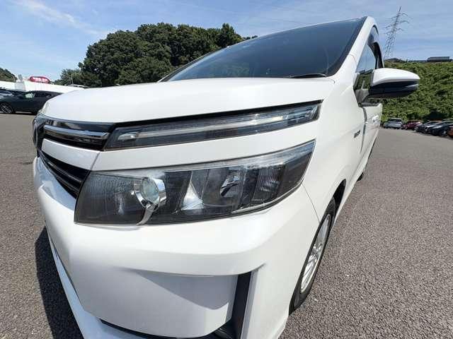 ヴォクシー １．８　ハイブリッドＶ　７名　禁煙車！クルーズコントロール！後席フリップダウンモニター！両側パワースライドドア！純正ナビ！バックカメラ！ＢＴ！フルセグＴＶ！ＥＴＣ！オートライト！シートヒーター！スマートキー＆プッシュスタート！（12枚目）