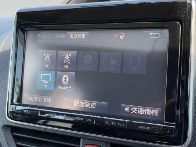 ヴォクシー １．８　ハイブリッドＶ　７名　禁煙車！クルーズコントロール！後席フリップダウンモニター！両側パワースライドドア！純正ナビ！バックカメラ！ＢＴ！フルセグＴＶ！ＥＴＣ！オートライト！シートヒーター！スマートキー＆プッシュスタート！（54枚目）