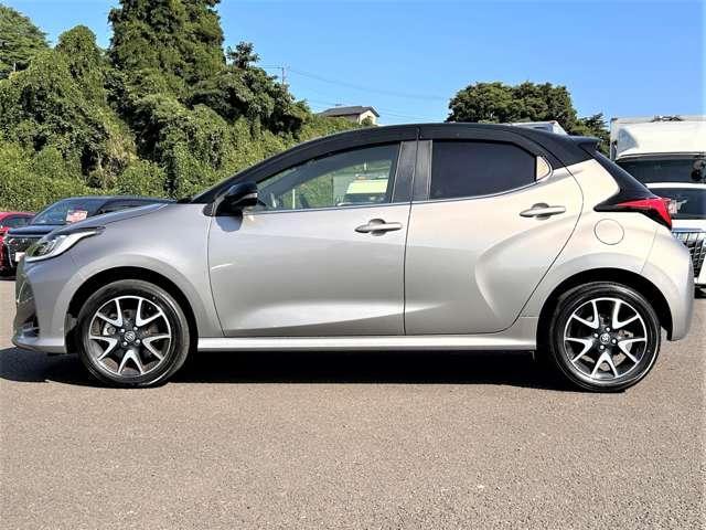 ヤリス ハイブリッドＺ　ワンオーナー！４ＷＤ！禁煙車！衝突被害軽減ブレーキ！ＡＣＣ！純正ナビ！バックカメラ！ＢＴ！フルセグＴＶ！ＥＴＣ！オートライト！ステアリングスイッチ！シートヒーター！スマートキー＆プッシュスタート！（8枚目）