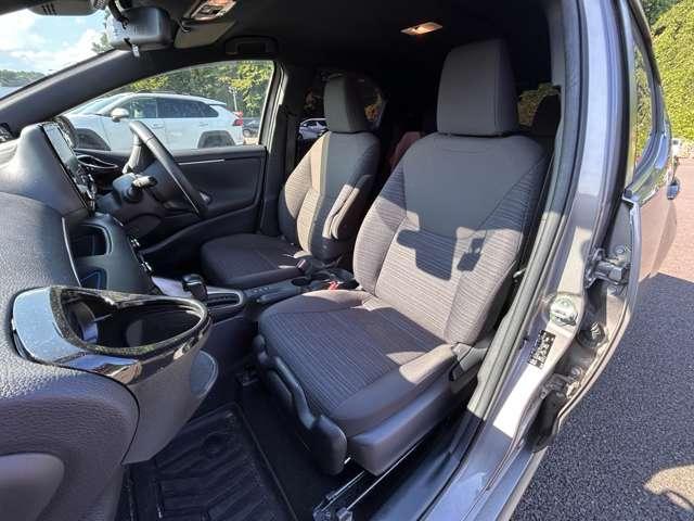 ヤリス ハイブリッドＺ　ワンオーナー！４ＷＤ！禁煙車！衝突被害軽減ブレーキ！ＡＣＣ！純正ナビ！バックカメラ！ＢＴ！フルセグＴＶ！ＥＴＣ！オートライト！ステアリングスイッチ！シートヒーター！スマートキー＆プッシュスタート！（15枚目）