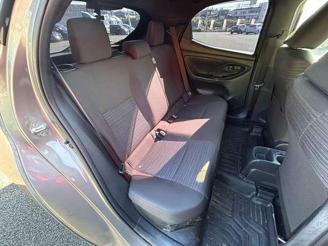 ヤリス ハイブリッドＺ　ワンオーナー！４ＷＤ！禁煙車！衝突被害軽減ブレーキ！ＡＣＣ！純正ナビ！バックカメラ！ＢＴ！フルセグＴＶ！ＥＴＣ！オートライト！ステアリングスイッチ！シートヒーター！スマートキー＆プッシュスタート！（16枚目）