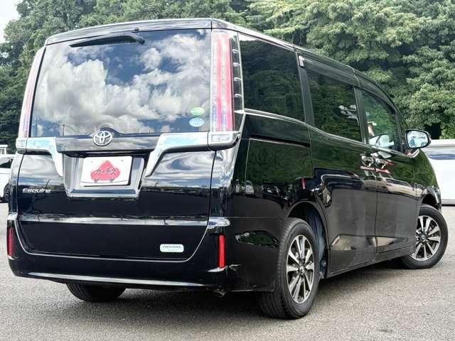 エスクァイア Ｇｉ　禁煙車！衝突被害軽減ブレーキ！クルーズコントロール！後席モニター！両側パワースライドドア！純正ナビ！バックカメラ！ＢＴ！フルセグＴＶ！ＥＴＣ！オートライト！スマートキー＆プッシュスタート！純正アルミ！（4枚目）